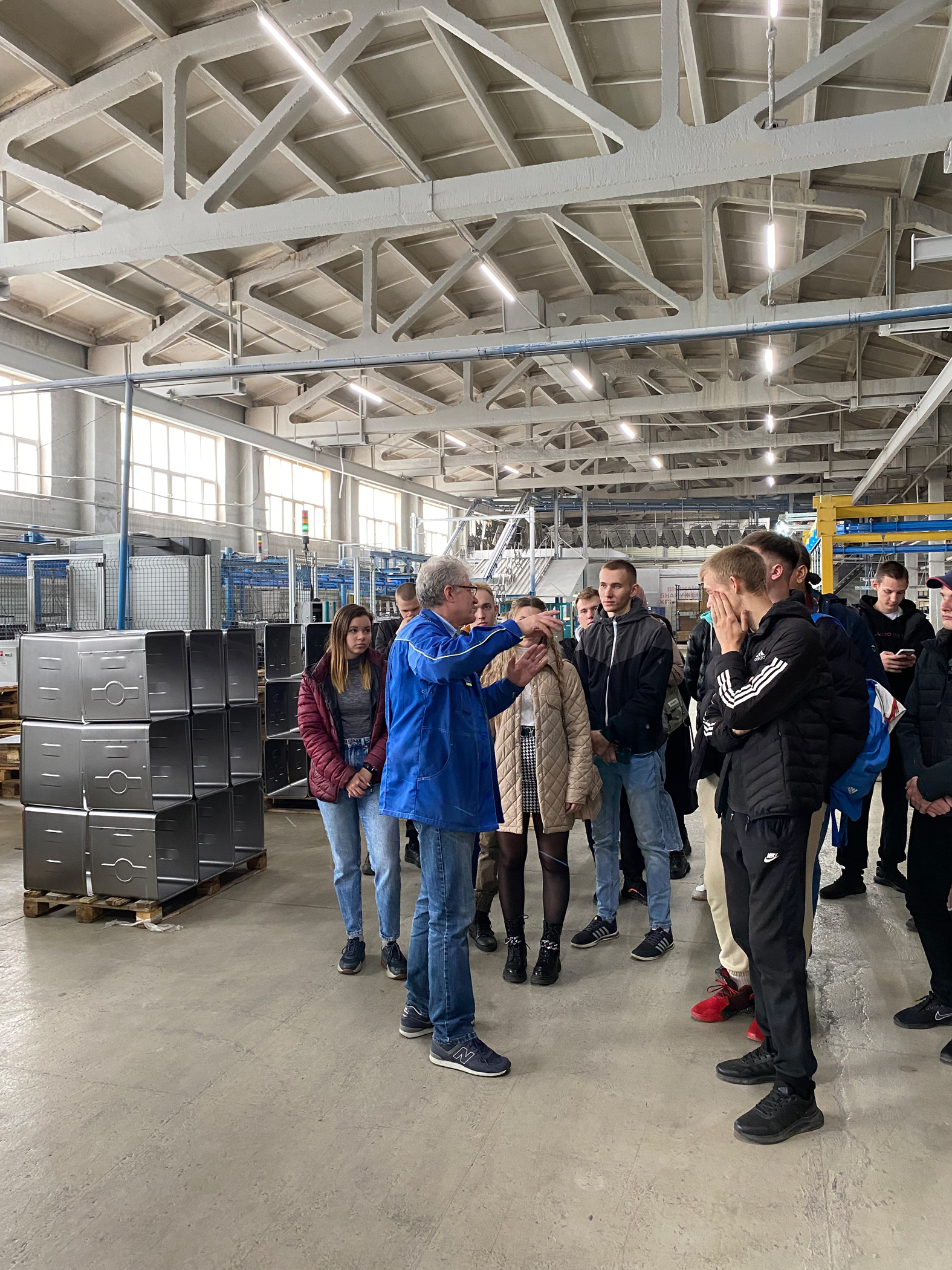 Студенты выпускного курса каф. «Сварочное, литейное производство и материаловедение» под руководством доцента каф. «Контроль и испытания материалов» Батрашова В.М. посетили с экскурсией Пензенское предприятие ООО «СВАР».